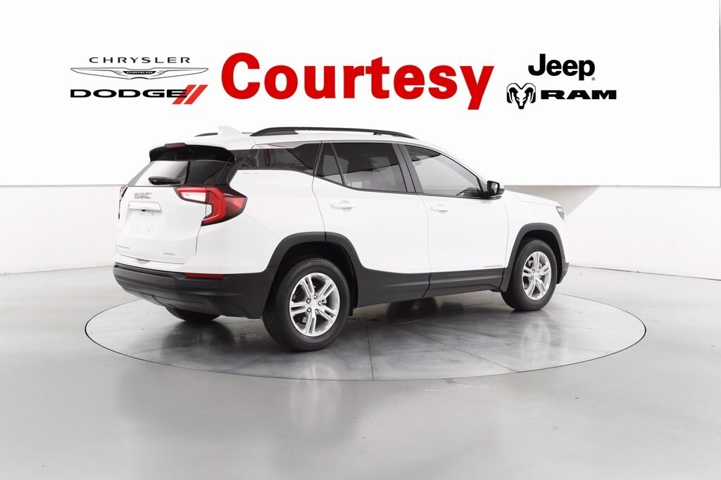 2023 Gmc Terrain SLE photo 4