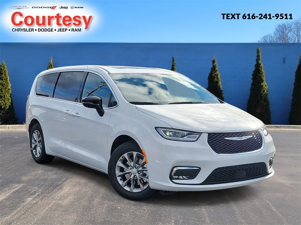 2026 Chrysler Pacifica Limited's photo