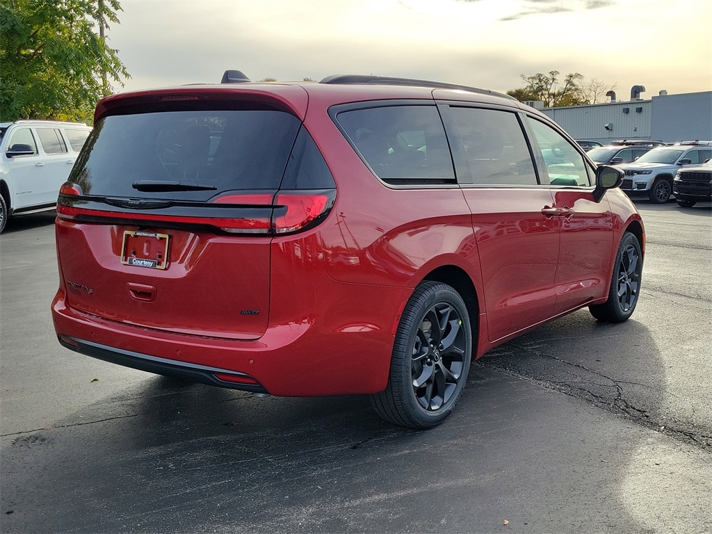 New 2026 Chrysler Pacifica SELECT AWD Passenger Van