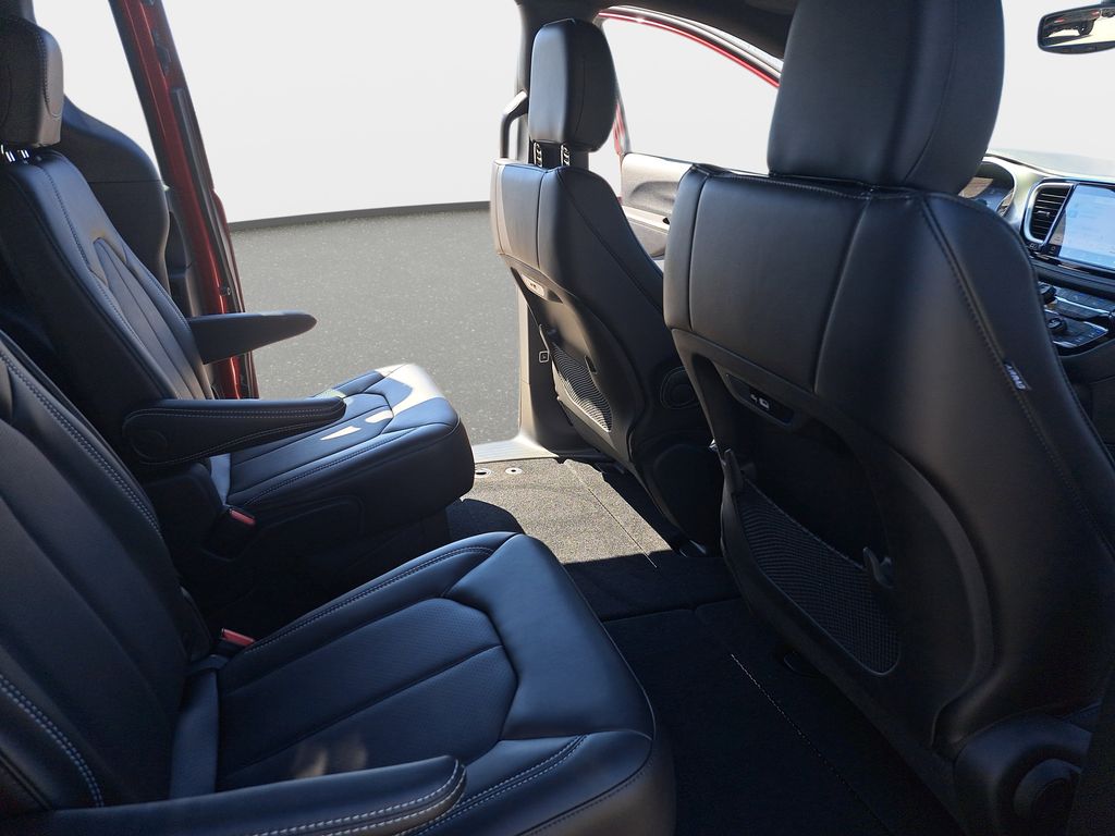2026 Chrysler Pacifica Select - Photo 11