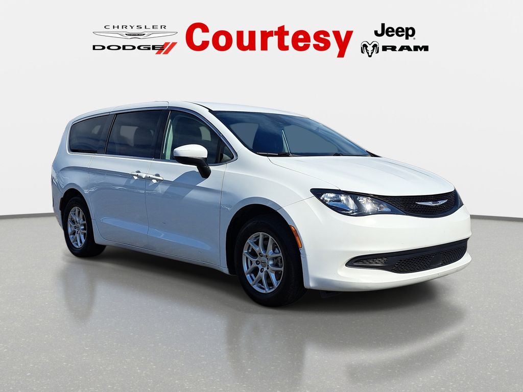2023 Chrysler Voyager LX's photo