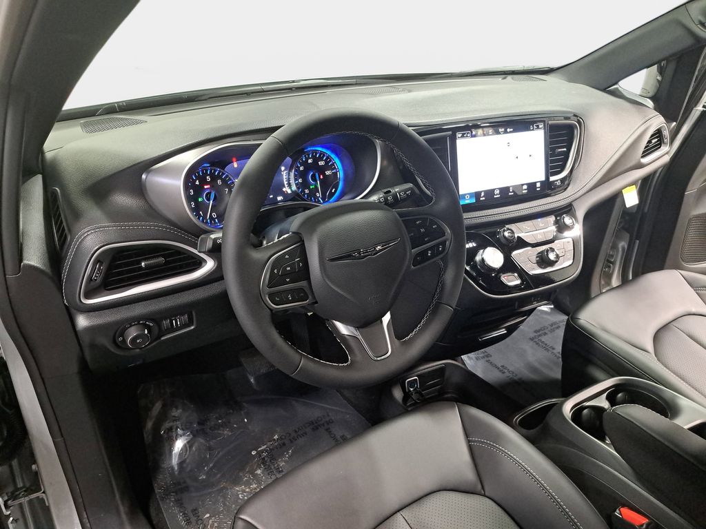2026 Chrysler Pacifica Select - Photo 18