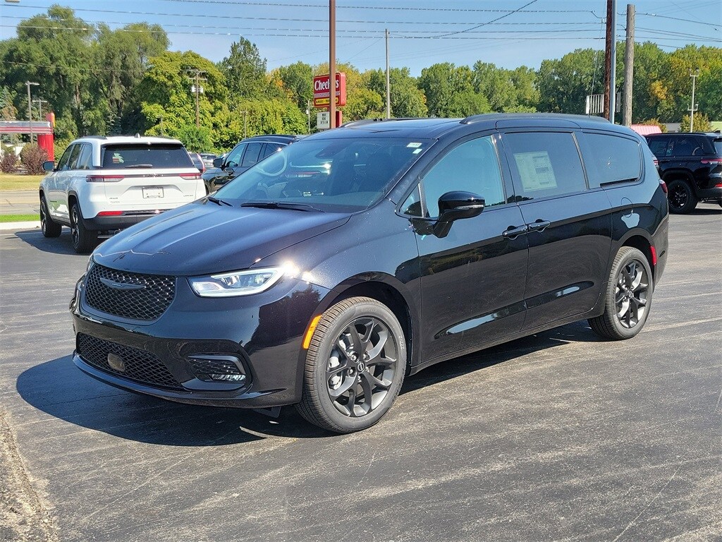 2026 Chrysler Pacifica Limited photo 2