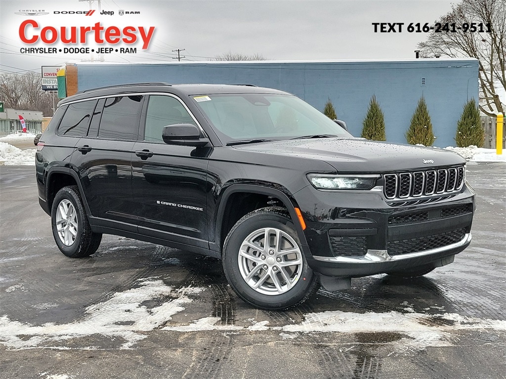 2025 Jeep Grand Cherokee L Laredo's photo