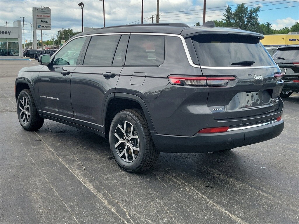 2025 Jeep Grand Cherokee Limited photo 3