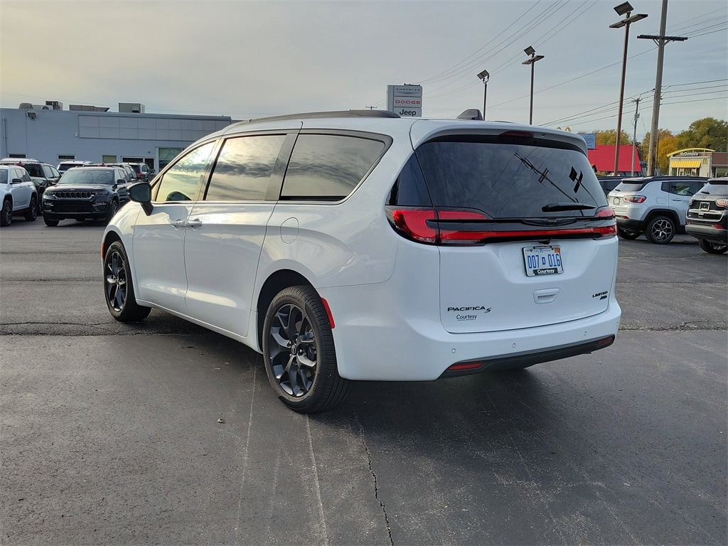 New 2026 Chrysler Pacifica LIMITED AWD Passenger Van