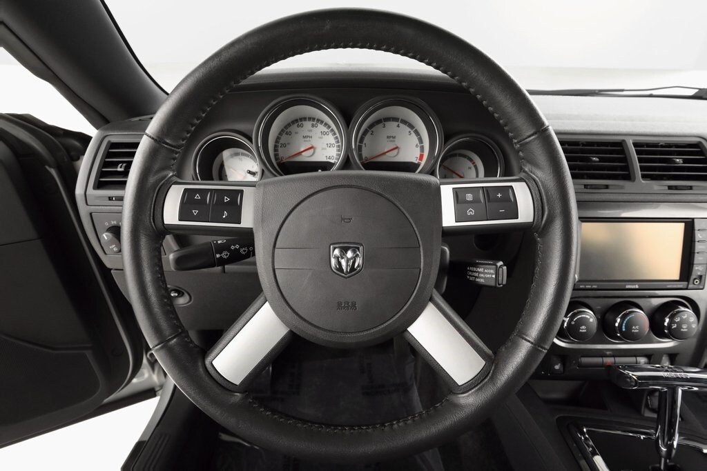 2010 Dodge Challenger SE photo 2