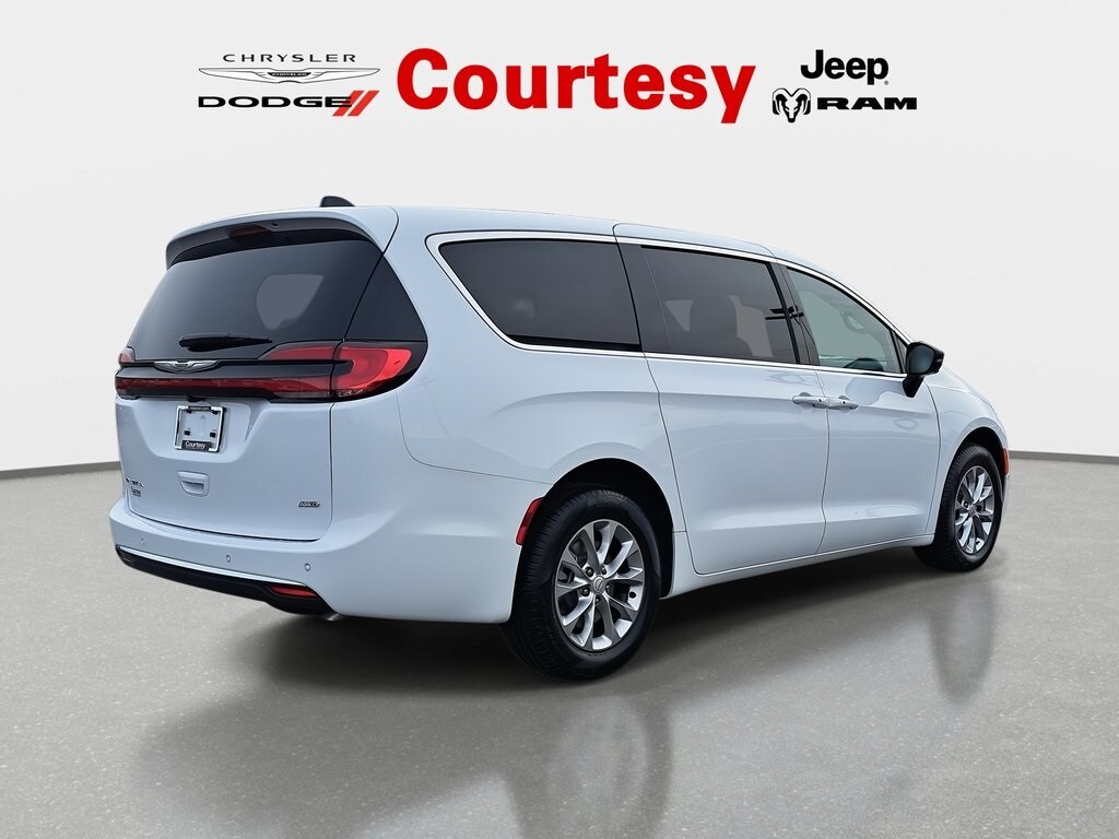 New 2026 Chrysler Pacifica SELECT AWD Passenger Van