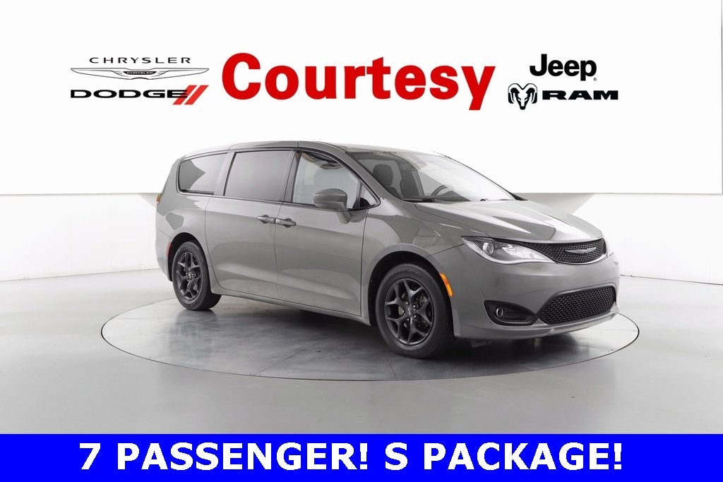 2020 Chrysler Pacifica Touring