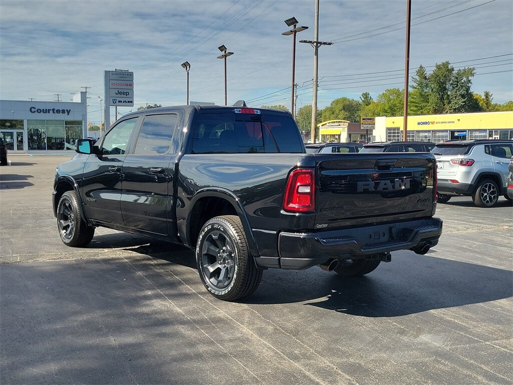 New 2025 Ram 1500 BIG HORN CREW CAB 4X4 5'7 BOX Pickup