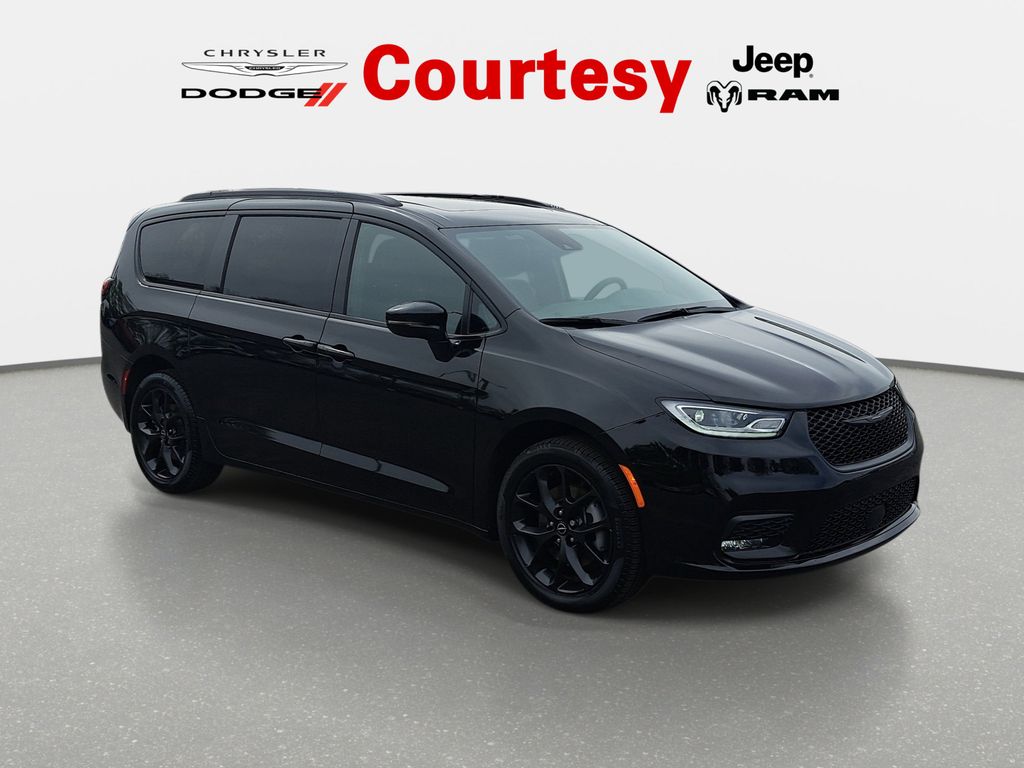 2026 Chrysler Pacifica Limited AWD's photo