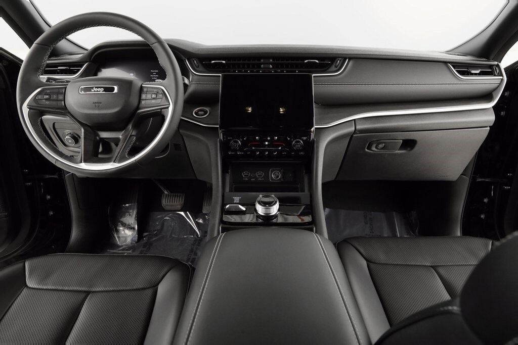 2024 Jeep Grand Cherokee Limited photo 2