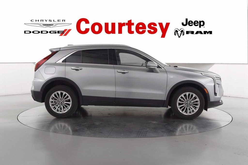 2024 Cadillac XT4 Premium Luxury photo 3