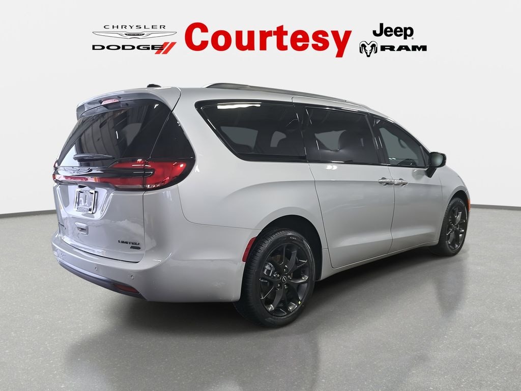 New 2026 Chrysler Pacifica LIMITED AWD Passenger Van