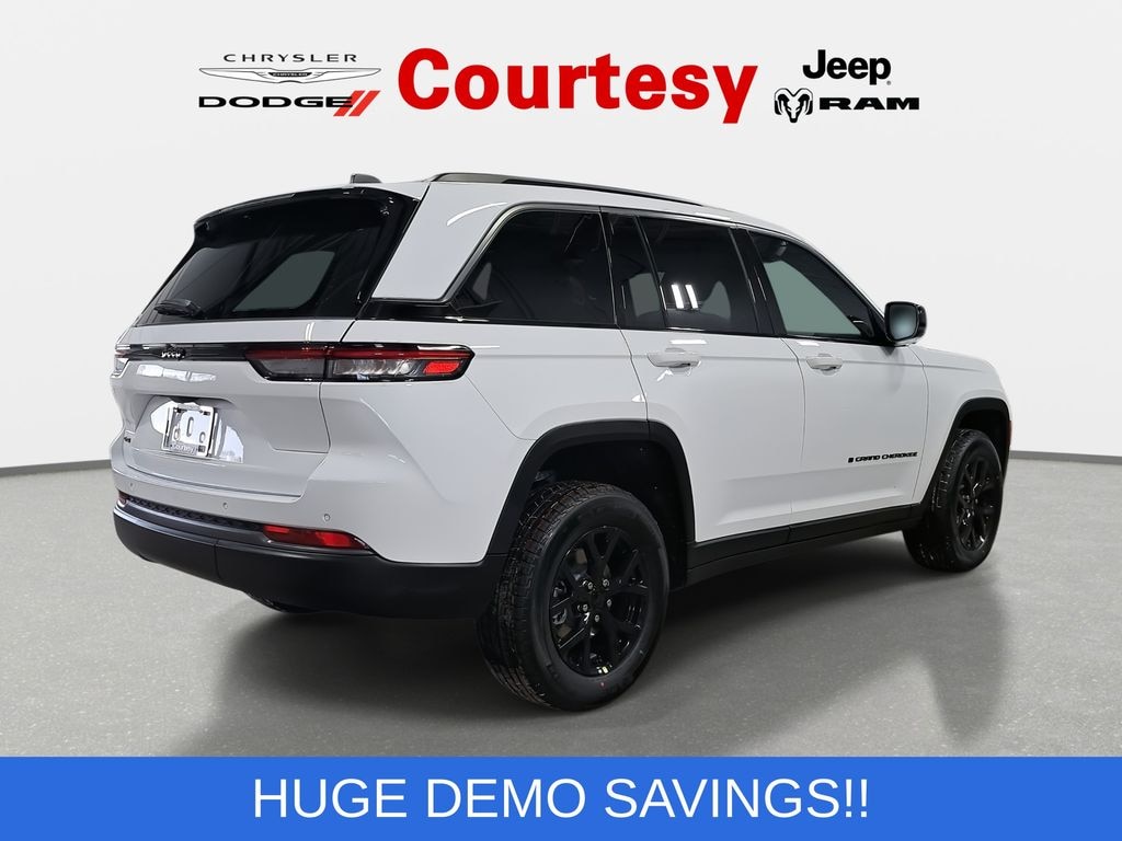 New 2026 Jeep Grand Cherokee LAREDO ALTITUDE 4X4 Sport Utility