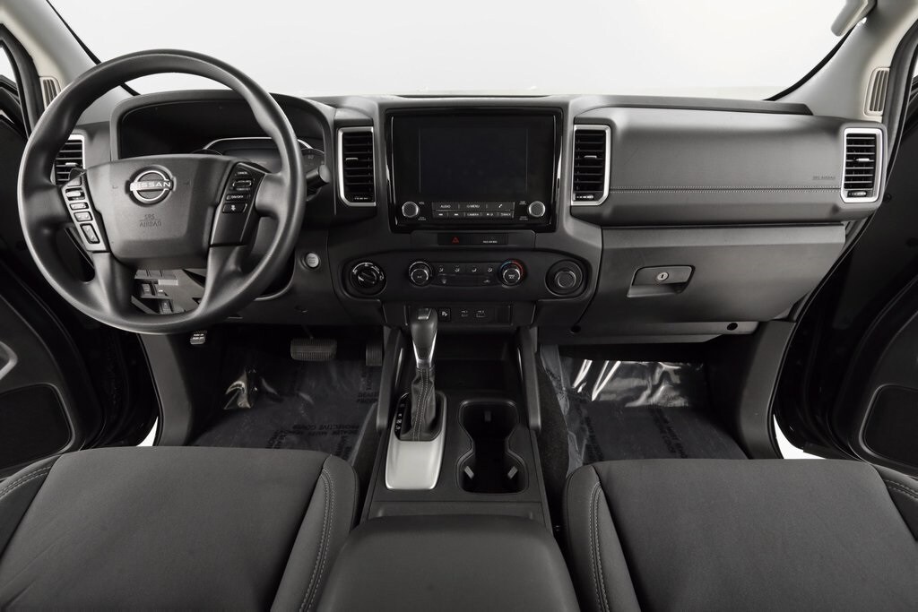 2022 Nissan Frontier SV photo 2