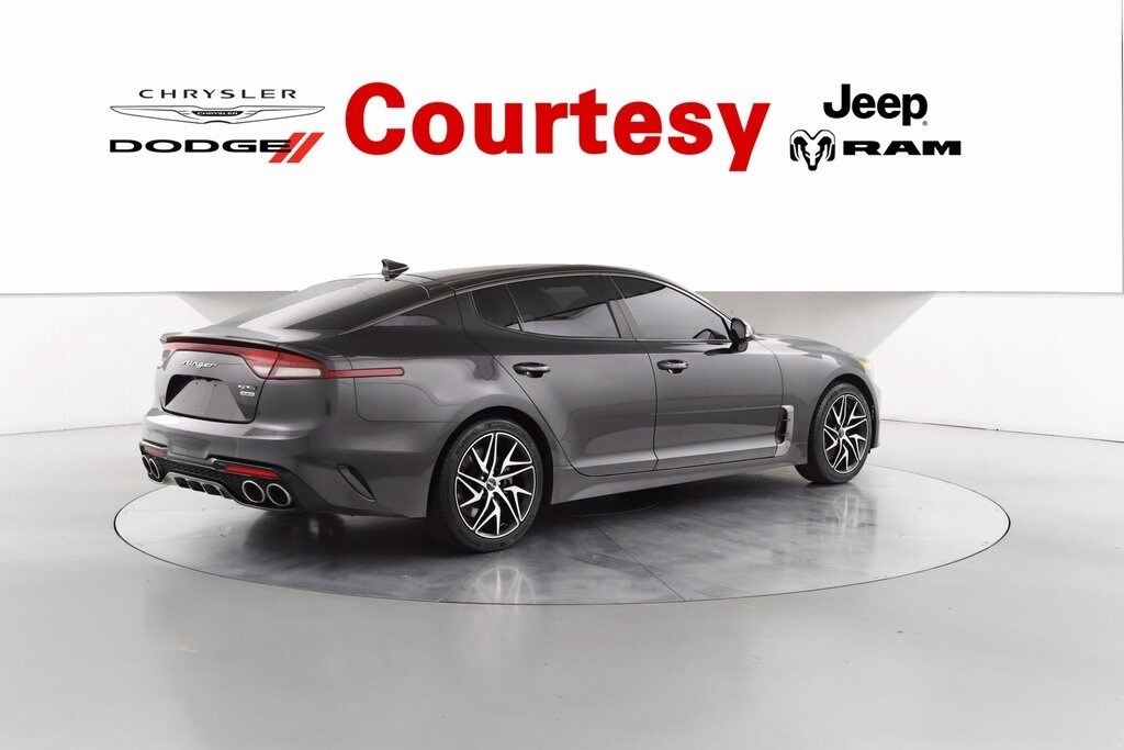 2022 Kia Stinger GT-Line photo 2