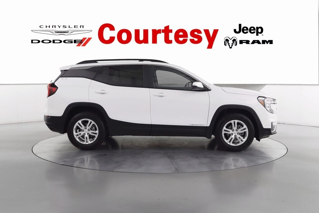 2023 Gmc Terrain SLE photo 3