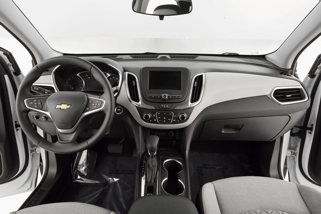 2023 Chevrolet Equinox LT photo 2