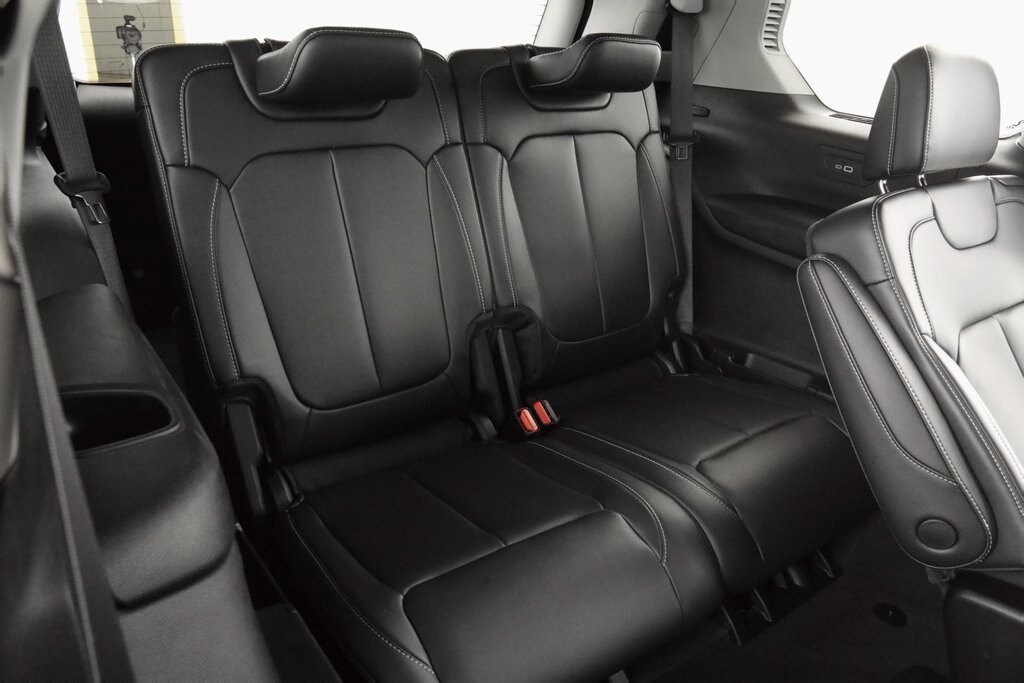 2022 Jeep Grand Cherokee Limited photo 2