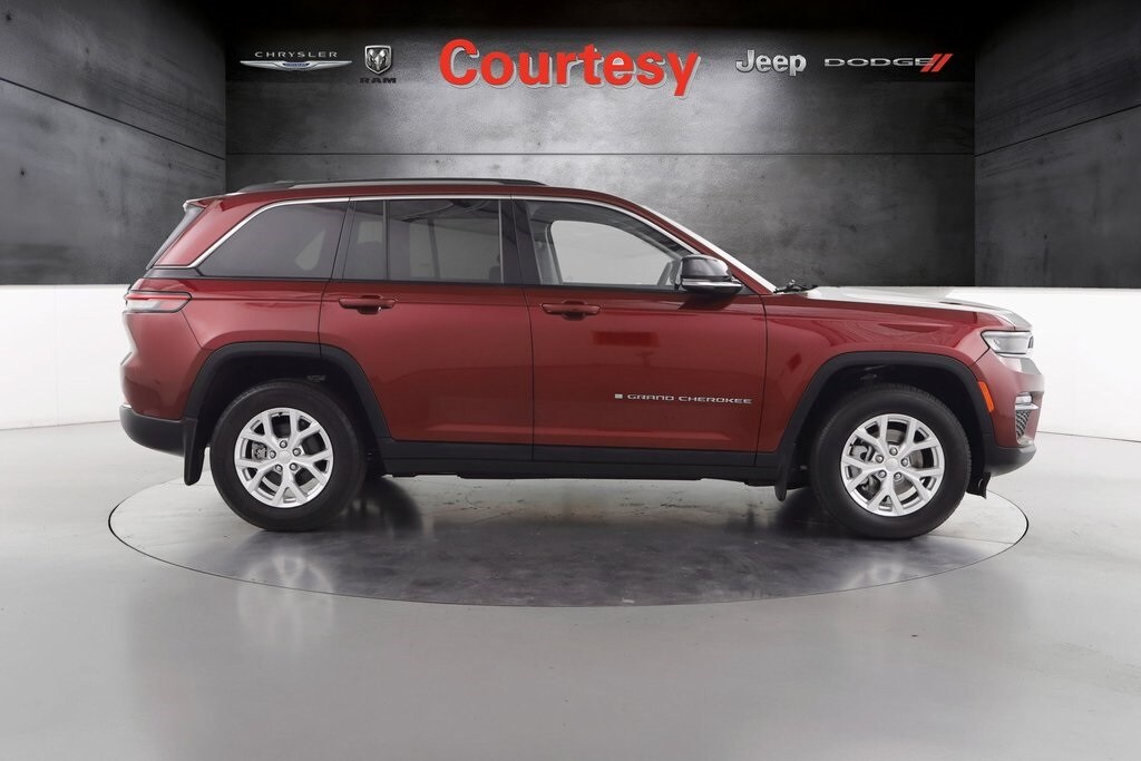 2023 Jeep Grand Cherokee Limited photo 2