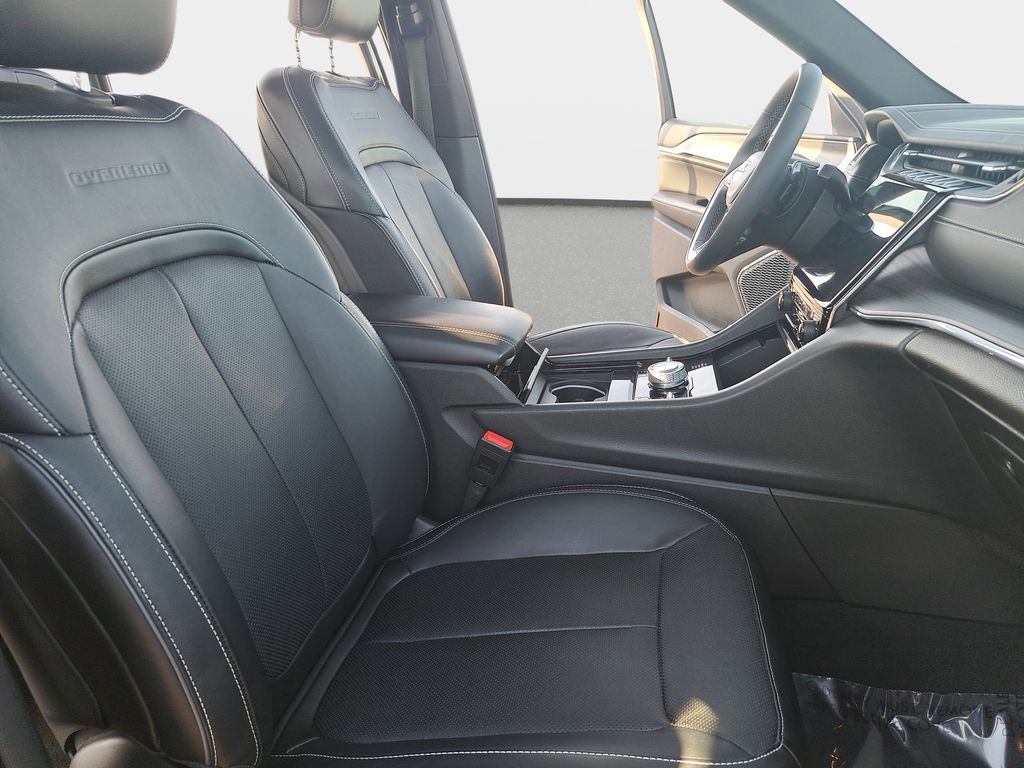 2023 Jeep Grand Cherokee Overland - Photo 11