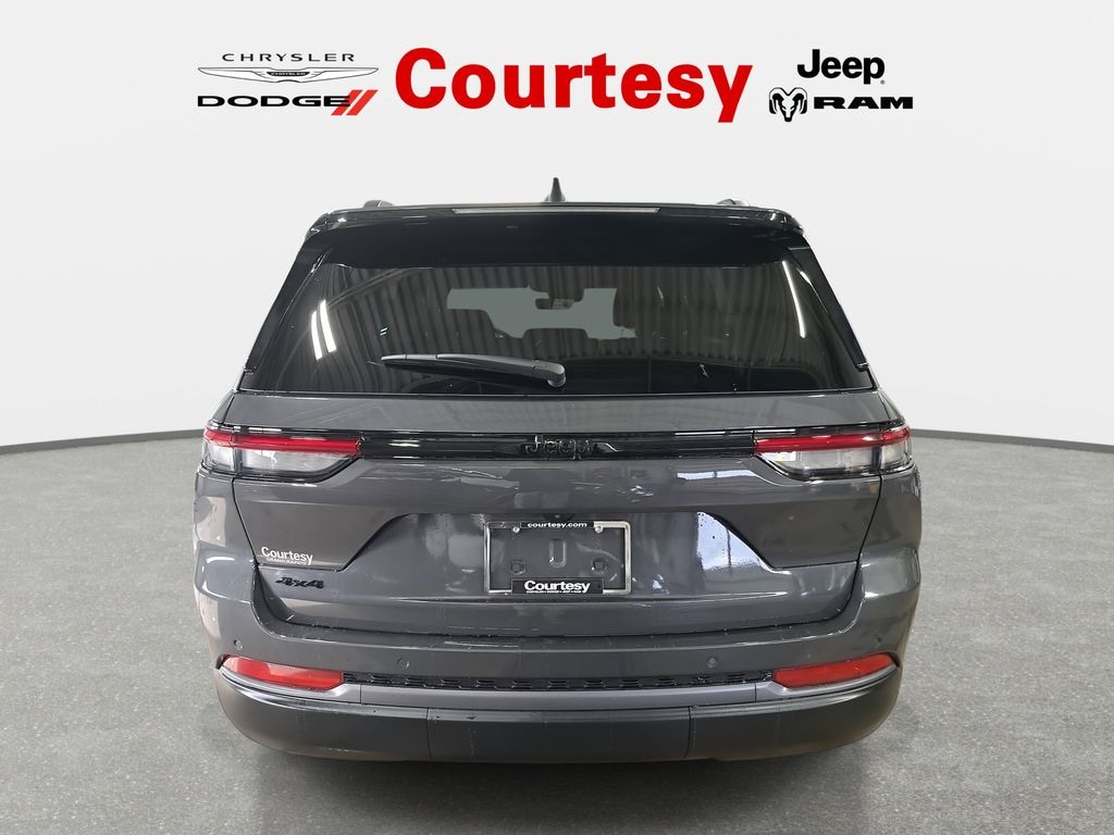 New 2026 Jeep Grand Cherokee LAREDO ALTITUDE 4X4 Sport Utility