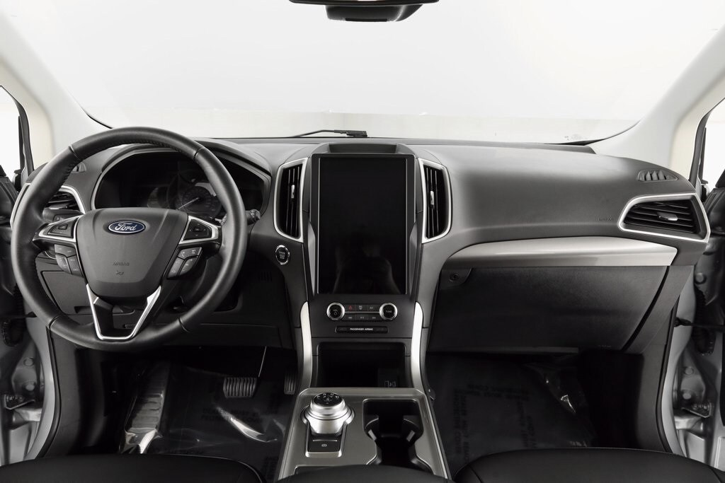 2024 Ford Edge SEL photo 2