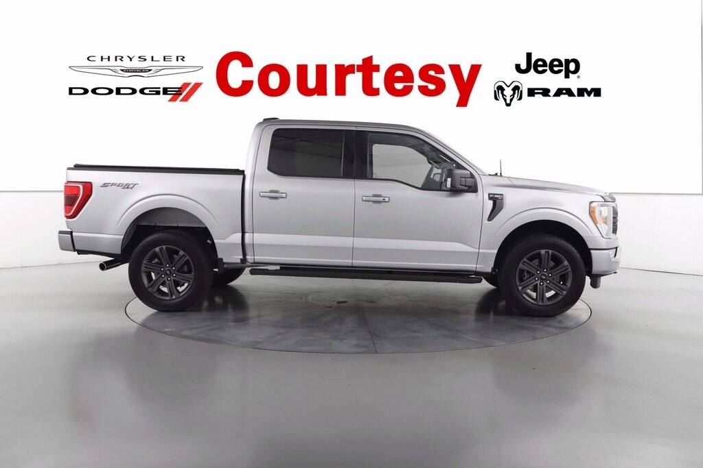 2023 Ford F-150 XLT photo 3