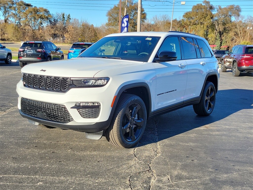 2025 Jeep Grand Cherokee Limited photo 2