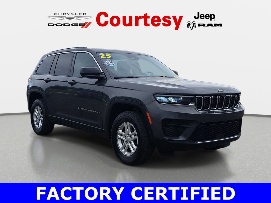 2023 Jeep Grand Cherokee Laredo 4x4's photo