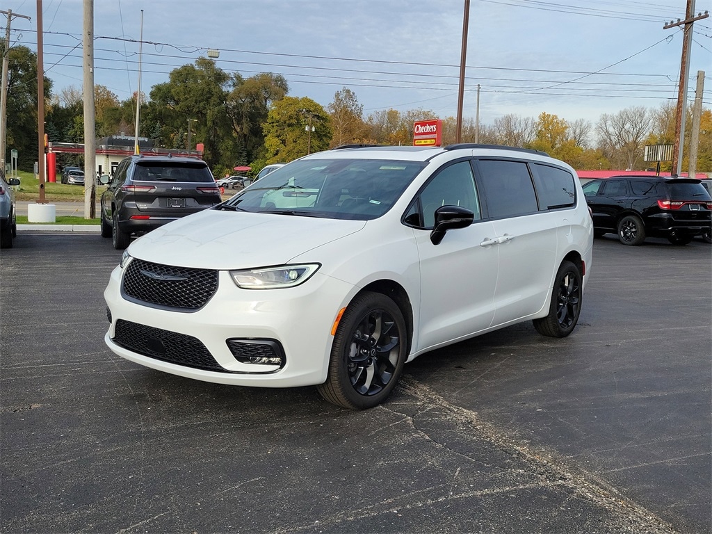 New 2026 Chrysler Pacifica LIMITED AWD Passenger Van