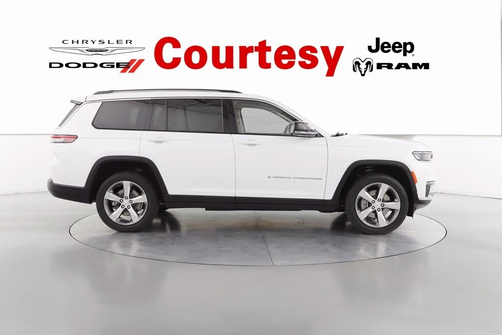 2022 Jeep Grand Cherokee Limited photo 3