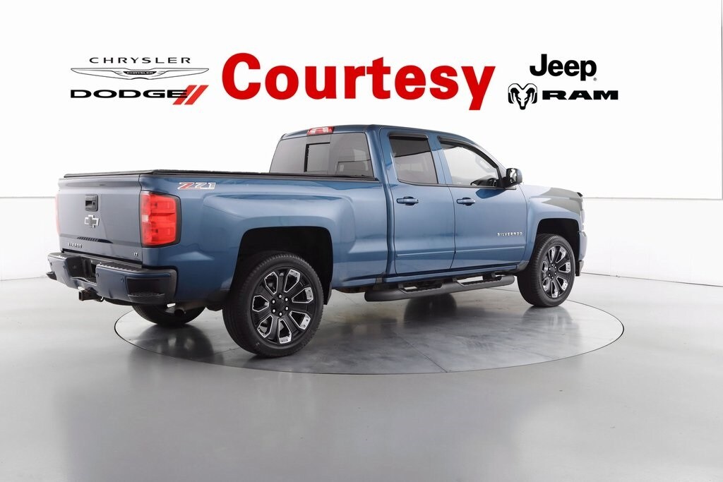 2016 Chevrolet Silverado 1500 LT photo 3