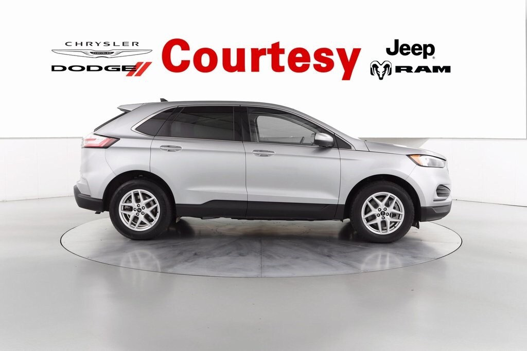 2024 Ford Edge SEL photo 3