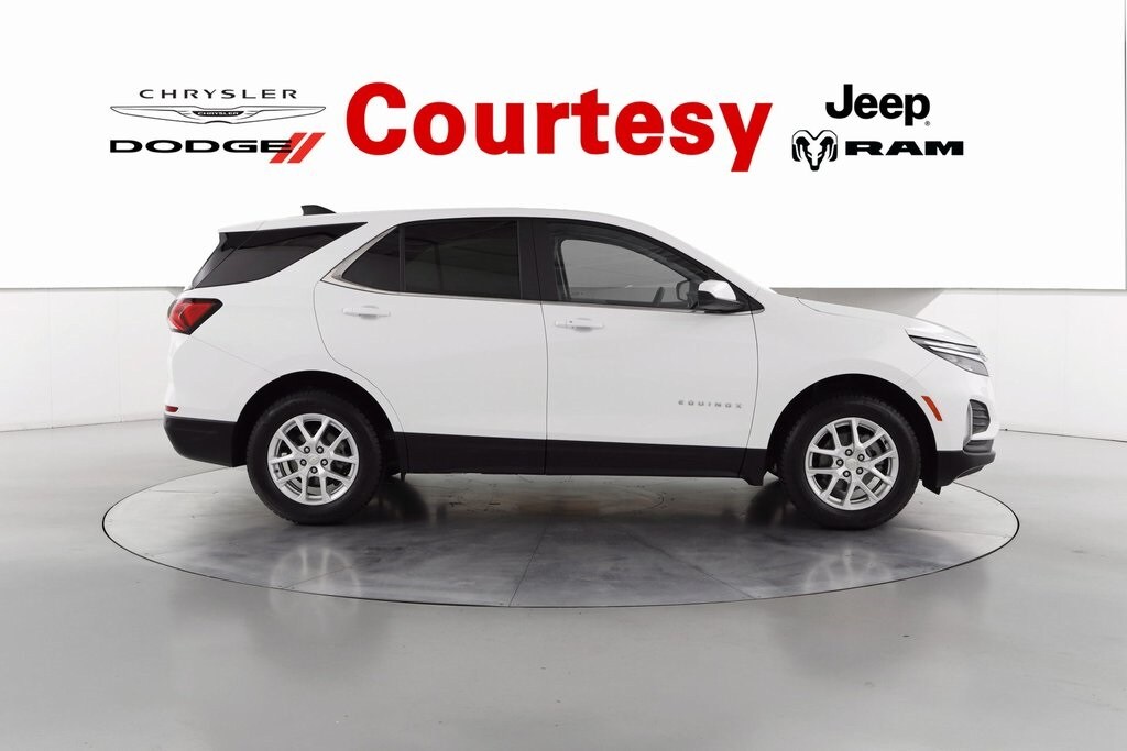 2023 Chevrolet Equinox LT photo 3