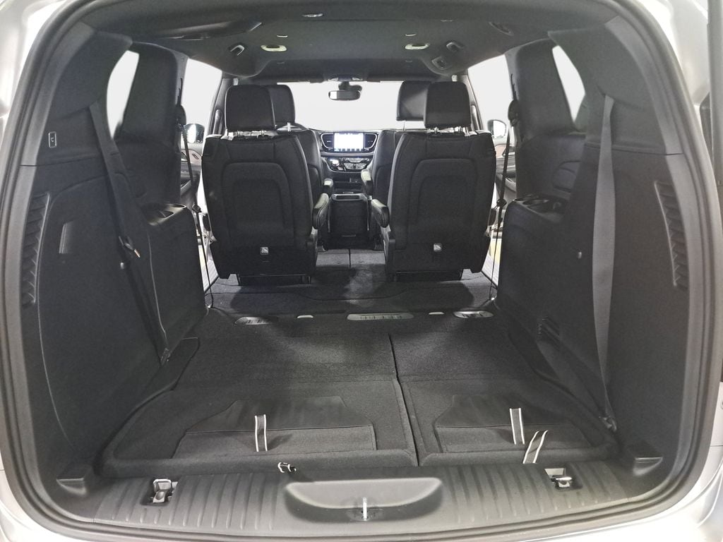 2026 Chrysler Pacifica Select - Photo 13