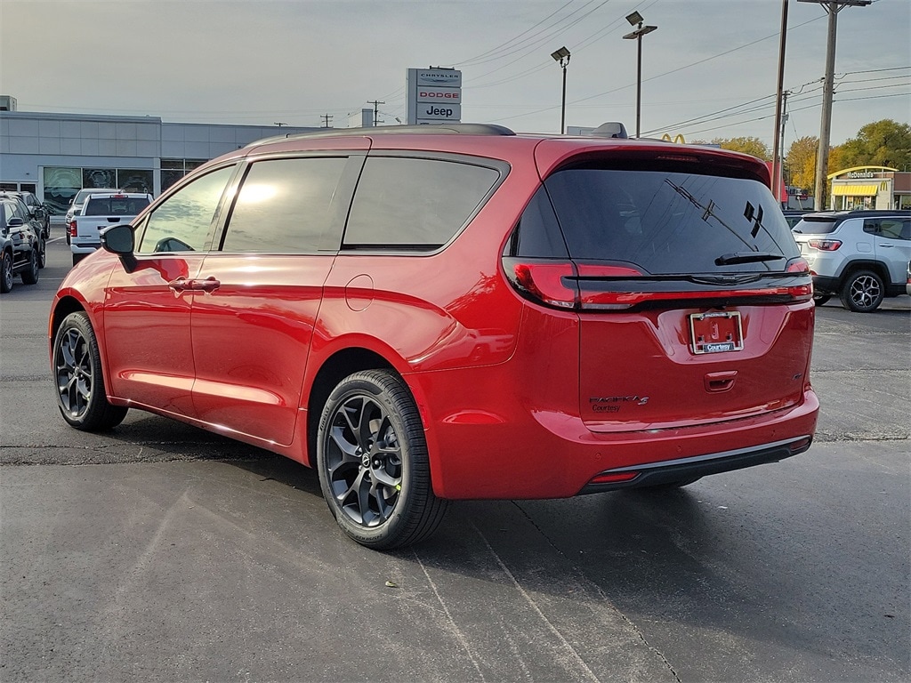 New 2026 Chrysler Pacifica SELECT AWD Passenger Van