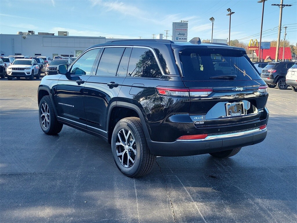 2025 Jeep Grand Cherokee Limited photo 2