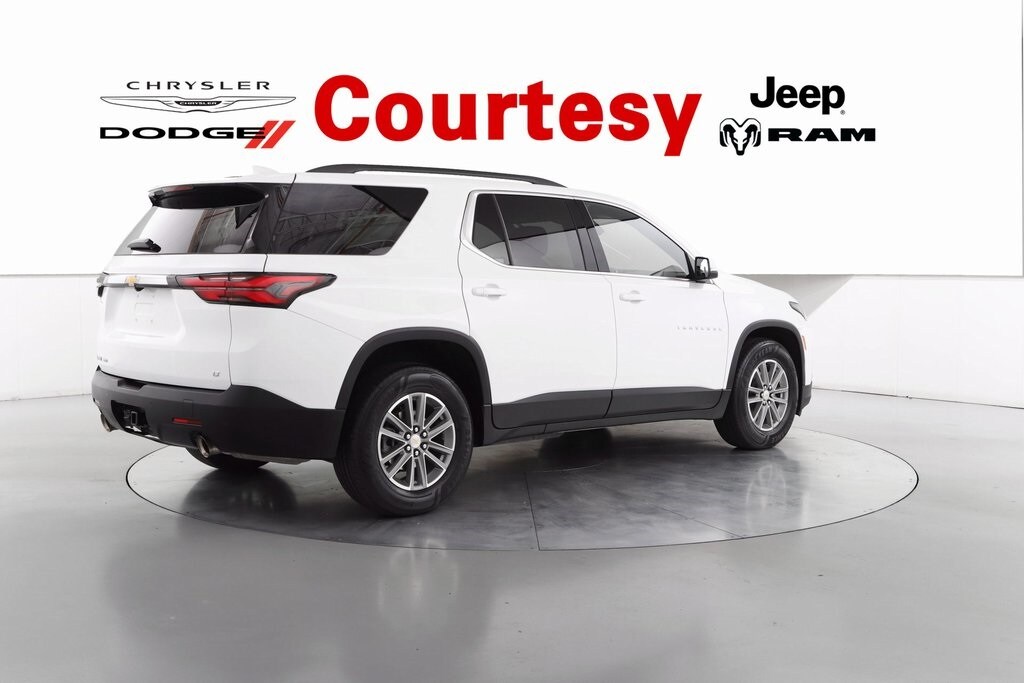 2022 Chevrolet Traverse photo 2