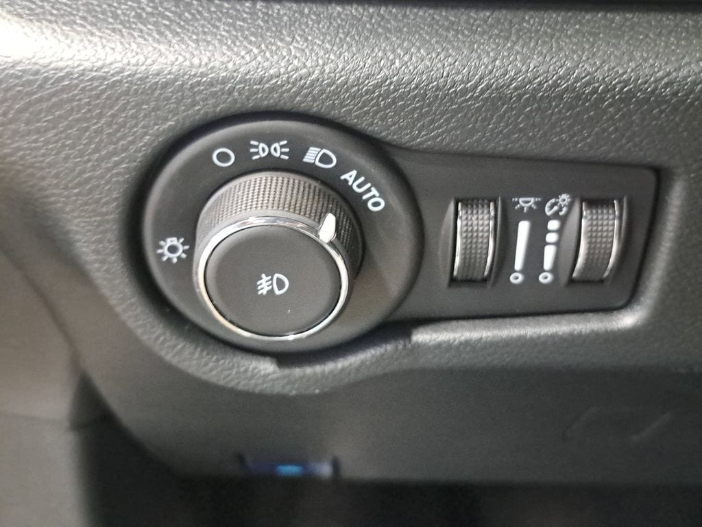 2026 Chrysler Pacifica Select - Photo 28