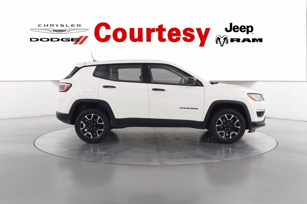 2019 Jeep Compass Sport photo 3