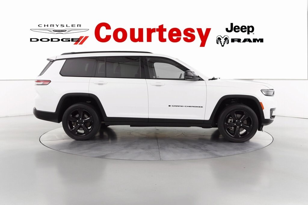 2023 Jeep Grand Cherokee Altitude photo 3