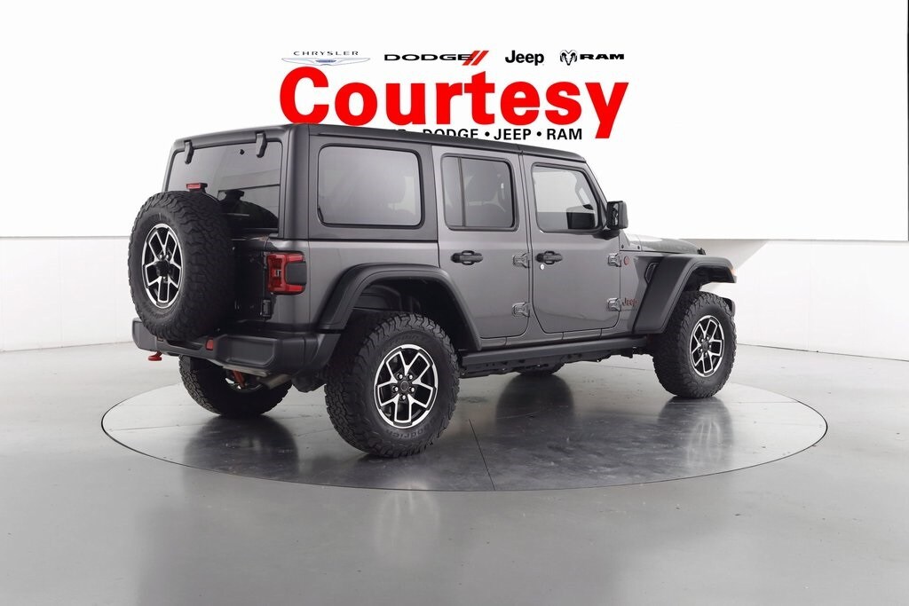 2024 Jeep Wrangler Rubicon photo 3