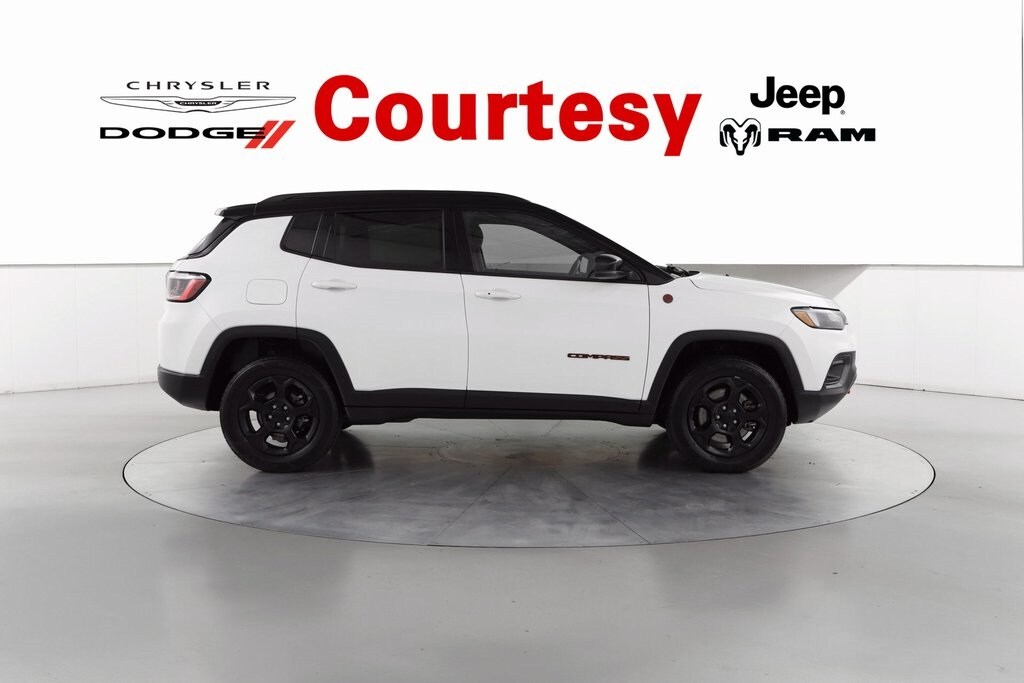 2023 Jeep Compass Trailhawk photo 3