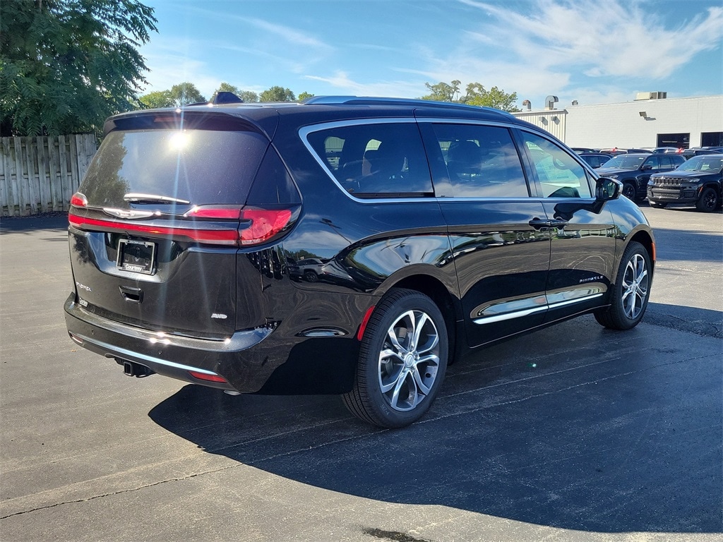 New 2026 Chrysler Pacifica PINNACLE AWD Passenger Van