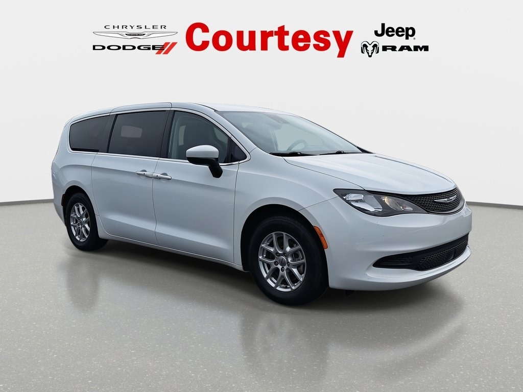2023 Chrysler Voyager Voyager LX Minivan/Van's photo