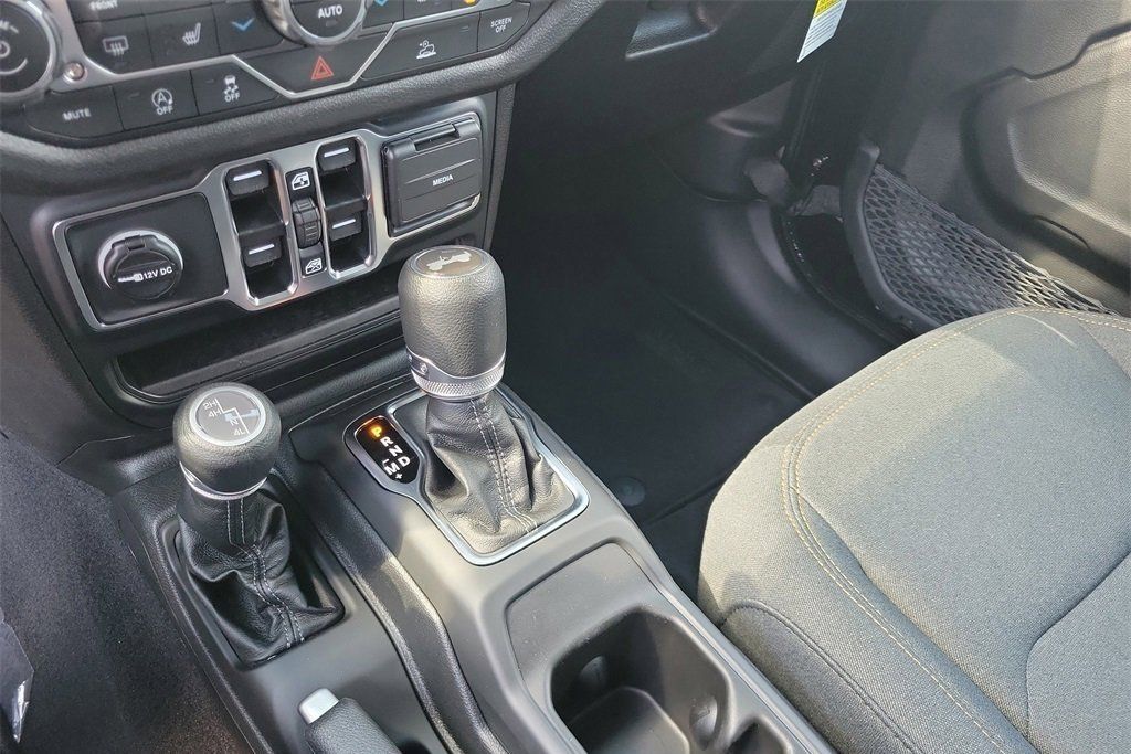 2025 Jeep Wrangler 4-Door Sport S - Photo 29