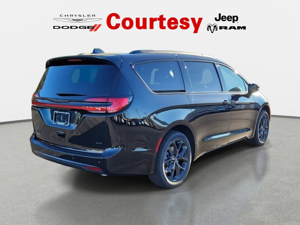 New 2026 Chrysler Pacifica SELECT AWD Passenger Van