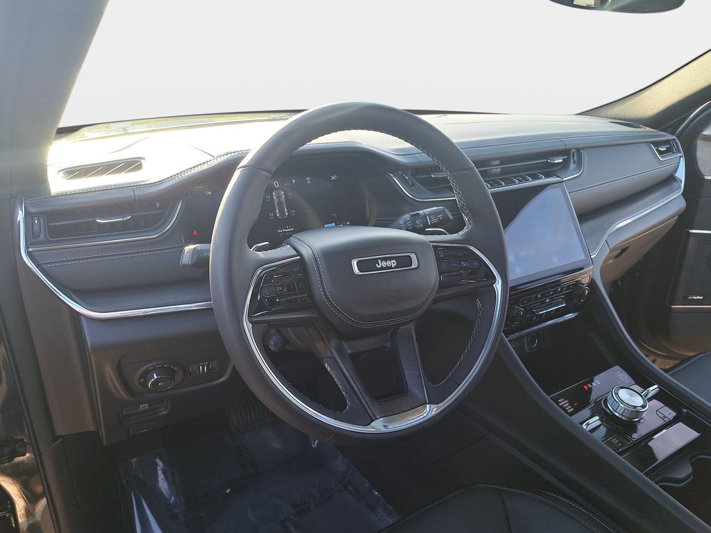 2023 Jeep Grand Cherokee Overland - Photo 18